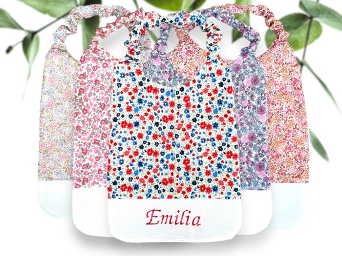 Bavoir maternelle personnalisé brodé prénom, Fleuri Gabrielle – Image 4