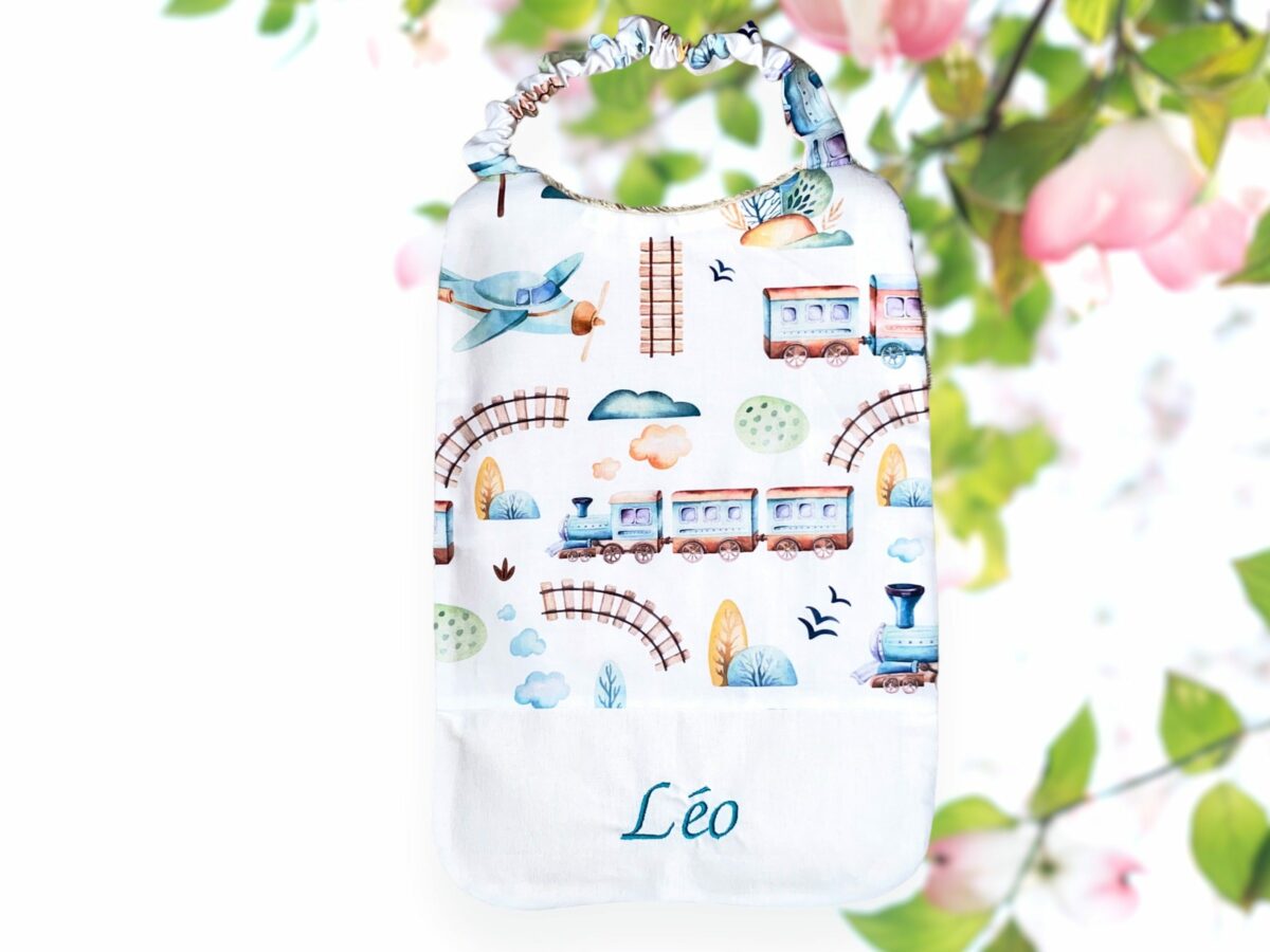 Ensemble Maternelle Personnalisé Woolove : Bavoir Avec Élastique Et Serviette Brodé Au Nom De Votre Enfant – Idéal Crèche